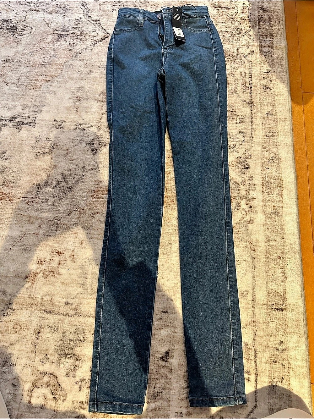 Fashion Nova Women's Straight Leg Jeans in Blue
